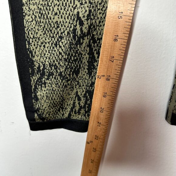 Fabletics Black & Gold Snake Print Ankle Leggings Wide Black Waistband S - Picture 6 of 12